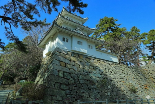津城 模擬三重櫓も見学しました。 熊野に住むと低額で参加出来ます。
